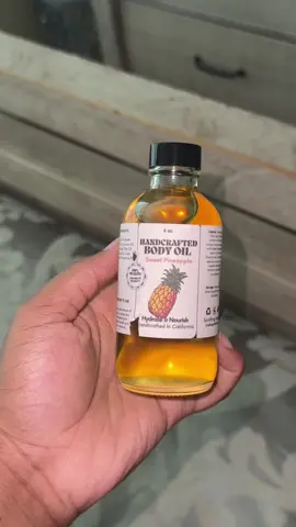 🍍🍍🍍#bodyoil #fruityscents #perfumetiktok #soothinghouse #bodycare #smellgood 