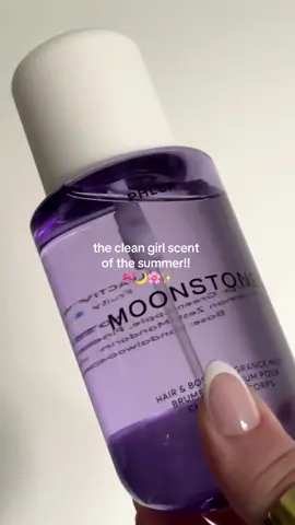Phlur body mists for summer >>>> the perfect mix of fruity floral!  #bodymist #fragnrance #perfume #perfumetok #phlur  Moonstone bodymist Phlur bodymist Summer perfume
