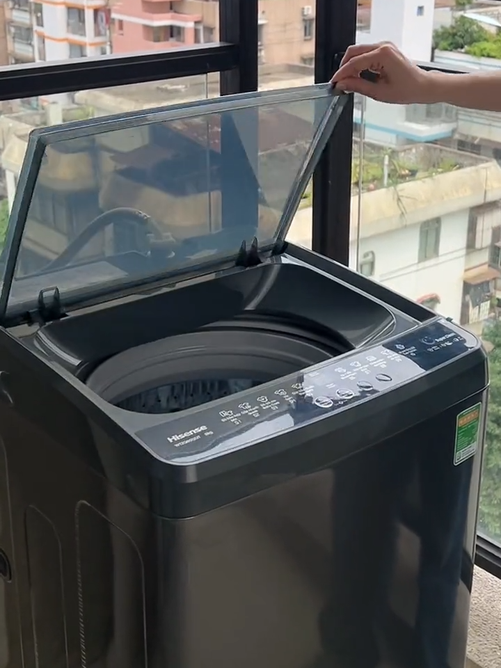 Dành nhiều thời gian hơn cho bản thân và gia đình với máy giặt nước xoáy Hisense 8kg. Không chỉ làm sạch quần áo, nó còn là người bạn đồng hành, giúp bạn giảm bớt gánh nặng trong công việc hàng ngày. Bạn sẽ thấy nhẹ nhàng và thoải mái hơn mỗi khi áo quần được giặt sạch và thơm mát. Chọn Hisense, để cuộc sống trở nên đơn giản hơn!