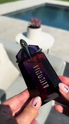 Unwind with a little ASMR unboxing from this delightful Alien Hypersense perfume 💜 @Mugler @ICI PARIS XL Belgium #ipxlbeautyeditor #alienhypersense #perfumetiktok 