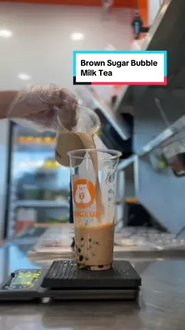 Brown Sugar Bubble Milk Tea , Favorit nya semua orang 🤩 #bingxue #bingxueindonesia 