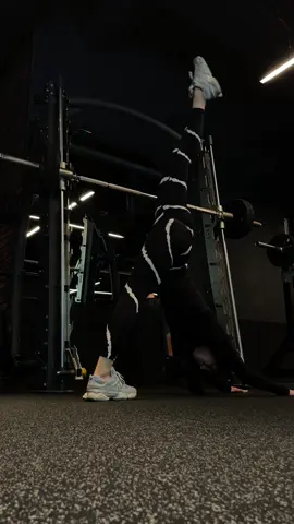 #stretchingmotivation #sport #gymmotivation #wourkout #wourkoutmotivation #sportgirl #gym 