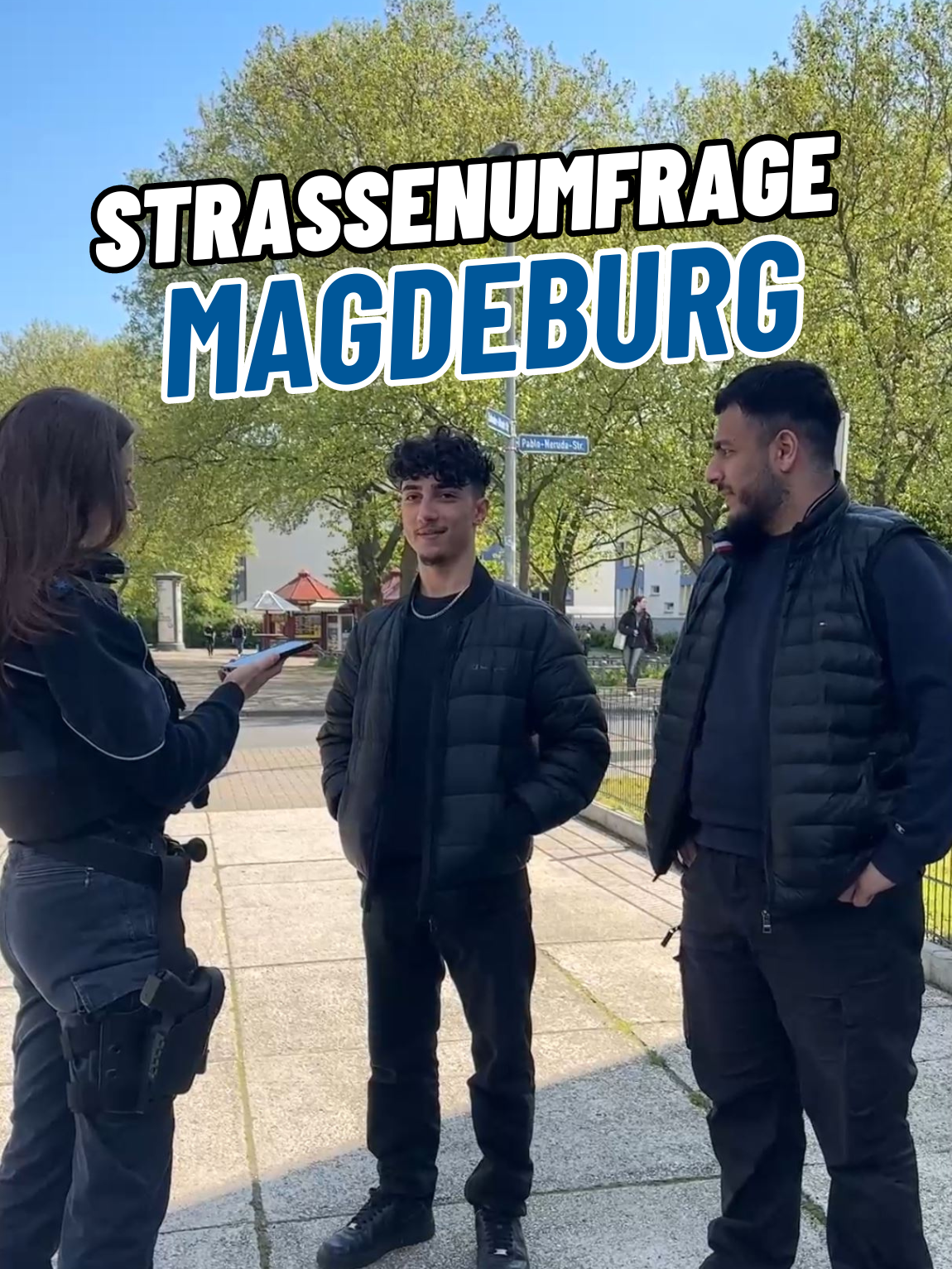 Straßenumfrage in #Magdeburgmit userem Social Media Team #polizei #sachsenanhalt #straßenumfrage