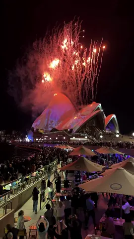 The Sydney Opera House Lights Up for a Night to Remember at Vivid Sydney 2024! ✨🎆💫 #vividsydney #vividsydney2024 #feelnewsydney #ilovesydney #feelnsw #sydney #australia #seeaustralia #sydneyfireworks #sydneyoperahouse