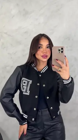 chegooooooou chegando amores, nossas jaquetas 💕❤️😍 #jaqueta #jaquetacolegial #jaquetafeminina #modafeminina #style #lojaonline #lojaderoupas #look 
