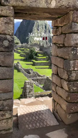 📍MACHU PICCHU  Una de las maravillas del mundo 🌍 moderno que destaca por sus increíbles tallados en piedras en lo alto de la montaña ⛰️  La mejor temporada es de mayo a octubre temporada seca ideal para disfrutar de lo hermoso que es Machu Picchu y sus alrededores 🏞️ Machu Picchu espera por ti este 2024!! ℹ️Info y reservas ⬇️ 📲+51 935341858 🌐https://beacons.ai/inkaexploor Vídeo by: @aurorawanderlust -------------------------------------🇵🇪------------------------------------- #peru #perú #exploreperu #llama #alpaca #mountain  #machupicchu  #viajeaperu #southamericatrip #earthpix #travelperu #machupicchuperu #bestdestinations #besttravelpics #iamtraveler #iamtb #perudestinations #inkaexploor #cuscomagico #cuscoperu #visitcusco #cuscotrip 