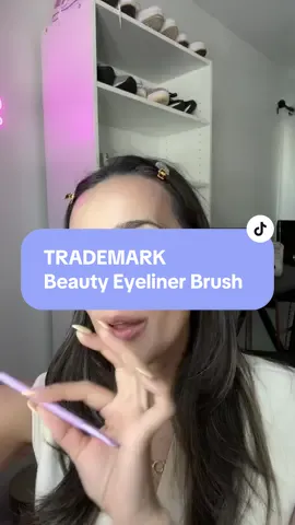 to get a precise wing you need a good brush @Trademark Beauty #trademarkbeauty #Eyeliner #wingedliner #makeupbrush #eyeshadowbrushes #makeuptok #tiktokshopmemorialday 