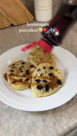 cinnamon apple, blueberry, and chocolate chip pancakes🍎🫐🍫🥞 #pancakes #pancakesrecipe #homemadepancakes #breakfast #breakfastideas #breakfastrecipes #easybreakfast #easybreakfastideas #easybreakfastrecipes #homemade #homemaderecipes #fyp #fypage #fypシ゚viral #viral #trending #relatable 