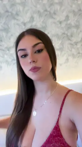 un beso en lo oscuro quiero robarte…