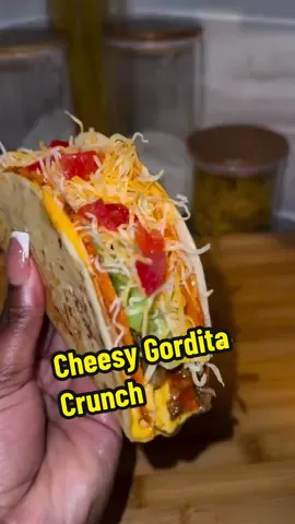 Cheesy Gordita Crunch 🌮 (via @Jateriya Dashai’) #blackfoodiefinder #tacotuesday🌮 #gorditacrunch #doritotaco #tacobell #tacobellhack #trending #easymeals #homemade #gordita