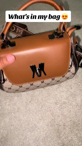 #whatsinmybag #whatsinmypurse #everydaymakeup #purse 