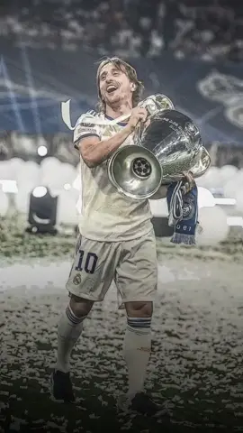 Modric jadi pemain paling tua yang pernah bermain di Madrid #apexcardpes #lubayargua #football #edit #foryoupage #realmadrid #modric