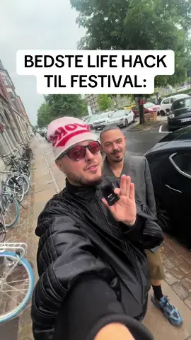 reklame 📲 Ses vi på @FindLife  Den her app er uden tvivl det største LifeHack den her sommer når jeg skal på festival - Så kan jeg altid finde mine venner hvis vi bliver væk fra hinanden. #festival #findlife #dansktiktok #festivalstyle #festivaloutfit