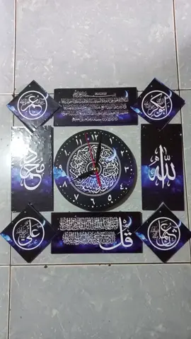 jam dinding mini kaligrafi satu set ini isinya ada 9 pcs harganya murah cuma 35rb aja udah dapat semuanya.yang mau cek keranjang kuning!!!!#hiasandinding #jamdindingsetkaligrafi #jamdindingesthetic 
