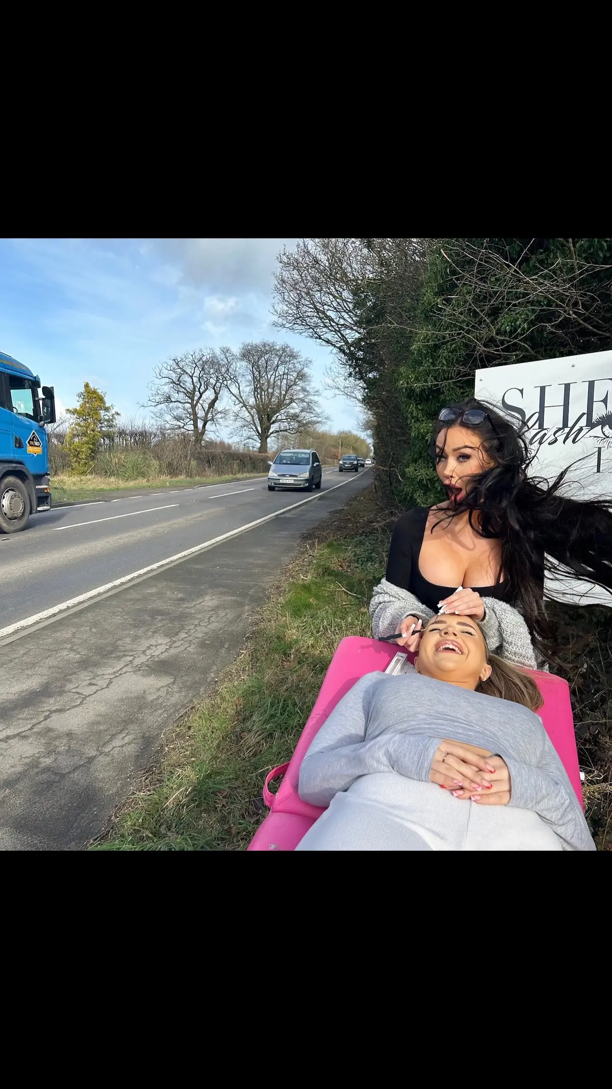 When the algorithm is shite & paying to boost a post is getting spenny so you go to the streets to advertise you and your business locally & authentically 😌however ….the amount of ‘HONKS’ we got made me think people thought we were advertising more than just lashes 😩🙃🙃 #SHElash #lashtech #thestreets 