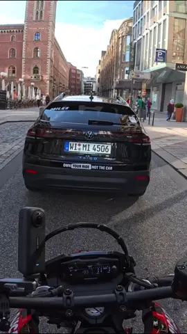 Er ist komplett verwirrt :D