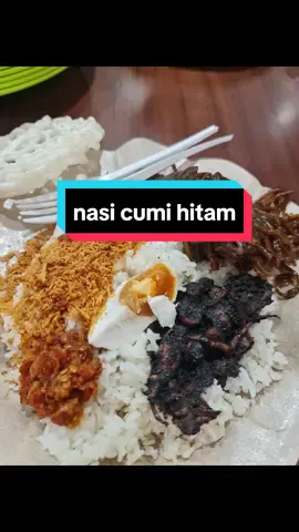 Nasi Cumi Cuhima cuminya enak, ga amis, sambalnya nampol, ndog asinnya masir, overal enak semua 😋 🏠 Cuhima Bu Evie, PTC Surabaya 💰 lupa 🤭 #nasicumihitam  #surabayakuliner  #kulinerjember  #kulinerbondowoso  #makananindonesia  #nonikdoyanmakan 