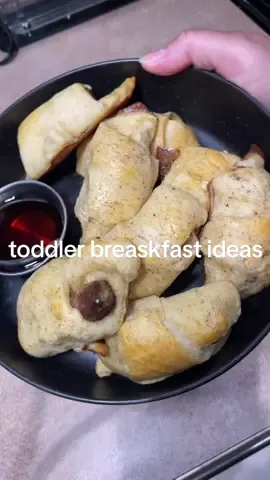 Here is a toddler breakfast idea ☺️ Let me know if your toddler likes it! 😋 #toddlerbreakfastideas #toddlerbreakfast #toddlersoftiktok #breakfastideas #toddlermealideas #toddlerdinnerideas #toddlerfoodideas #healthybreakfastideas 