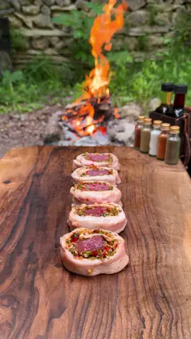 Yağlı Sarma Video: @chefganicaglar 👨🏽‍🍳 Malzemeler: - Yağsız sırt eti - Kuyruk yapı - Kapya biber - Sivri biber - Soğan - Sarımsak - Maydanoz - Kimyon - Pul biber - Tuz Materials:  - Lean back meat  - Tail structure  - Capia pepper  - Green pepper  - Onion  - Garlic  - Parsley  - Cumin  - Chili pepper  - Salt #asmr #cheflife #chef #kebab #video #new #food #advrnture #advrntures #keşfet #holidays #tiktokfoodie #steak #steaktiktok #öneçıkar #chefganicaglar 