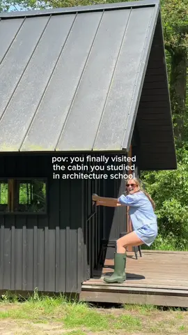 Imagine you can live both inside and outside at the exact same time!!! We did it and for a press trip 🥹🥹🥹 I am planning to share my analysis of the cabin very soon!!! #cabinanna #cabininthewoods #cabinlovers #cabinstay #archdaily #architecturestudent #architecture #architecturelovers #architecturedesign #architecturetiktok #designedit #designhouse #designinspiration #gooddesign #artsyschmolke #architectureinfluencer #architect #artsyschmolke #louisaschmolkeart #netherlands #holenberg #architecturemodel 