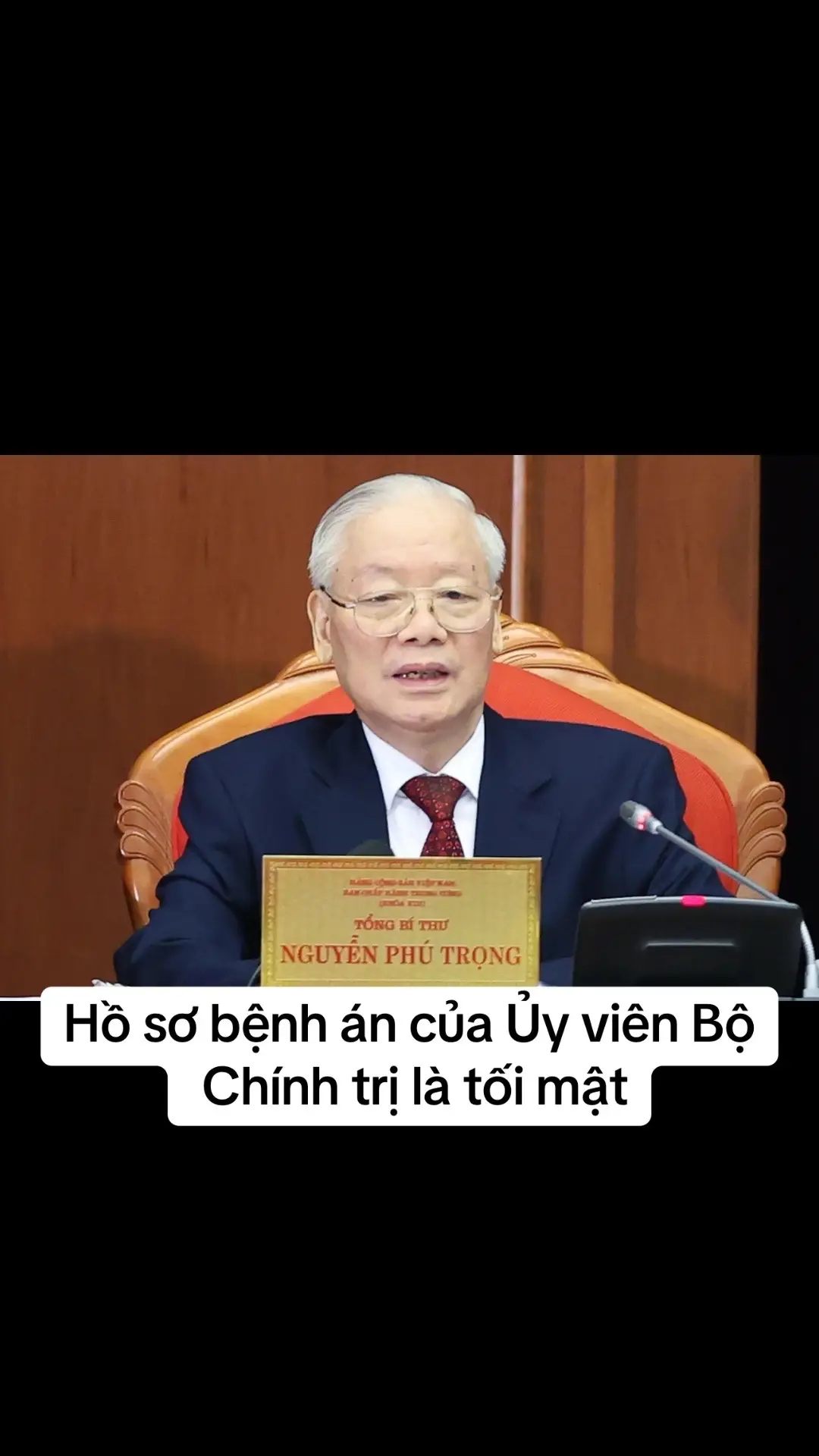 Hồ sơ bệnh án, thông tin, kết quả khám, chữa bệnh, kiểm tra sức khỏe của Ủy viên Bộ Chính trị, Ban Bí thư Trung ương Đảng là tối mật. Bí mật nhà nước được phân thành ba cấp độ tuyệt mật, tối mật và mật. Theo quyết định về danh mục bí mật nhà nước lĩnh vực y tế có hiệu lực từ ngày 22/5, hồ sơ bệnh án, thông tin, kết quả khám, chữa bệnh, kiểm tra sức khỏe của Ủy viên Bộ Chính trị, Ban Bí thư Trung ương Đảng là danh mục tối mật duy nhất trong lĩnh vực y tế. Thông tin này vẫn giữ nguyên so với quy định hiện hành. Bí mật nhà nước cấp độ mật gồm: Số người mắc, chết do bệnh truyền nhiễm nguy hiểm mới phát sinh chưa rõ tác nhân gây bệnh, chưa được Bộ Y tế công khai (quy định cũ thì danh mục này thuộc tối mật); tên, nguồn gốc, độc lực, khả năng lây lan, đường lây của các tác nhân gây bệnh truyền nhiễm mới phát hiện, chưa xác định được có liên quan đến sức khỏe, tính mạng con người, ảnh hưởng đến sự phát triển kinh tế - xã hội chưa được công khai. Hiện, Ủy viên Bộ Chính trị khóa 13 có 16 người; Ban Bí thư Trung ương Đảng có 11 người, trong đó 9 người là Ủy viên Bộ Chính trị. Theo Luật Bảo vệ bí mật nhà nước 2018, bí mật nhà nước là thông tin quan trọng do người đứng đầu cơ quan có thẩm quyền xác định và chưa công khai. Thông tin này nếu bị lộ, mất có thể gây nguy hại đến lợi ích quốc gia, dân tộc. Hình thức chứa bí mật nhà nước bao gồm tài liệu, vật, địa điểm, lời nói, hoạt động hoặc các dạng khác. Luật nghiêm cấm hành vi làm lộ, chiếm đoạt, mua, bán bí mật nhà nước; làm sai lệch, mất tài liệu, vật chứa bí mật nhà nước; thu thập, trao đổi, cung cấp, chuyển giao bí mật nhà nước trái pháp luật. #uyvienbochinhtri #hosobenhan #xuhuong 