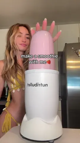 that pour tho🤗 #smoothierecipe #summerrecipes #makeasmoothiewithme #proteinsnacks #cookwithme 