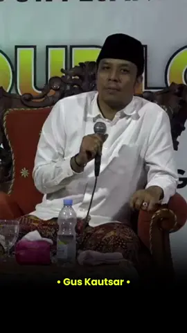 ‎لا عالم ممقوت Tidak ada ceritanya orang alim tidak dirahmati Allah Ta’ala. Makane dadio wong alim  #guskautsar #guskautsarploso #dawuhguskautsar #nderekkyai #nderekguru #nderekpusatofficial 