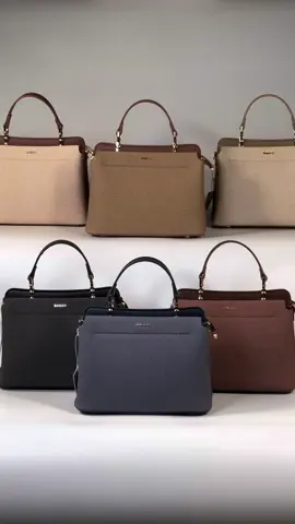 Découvrez le nouveau modèle de          la marque ...  BAGCO🤎👜 Ce sac à main présente un design élégant et des matériaux de haute qualité, et ses détails lui confèrent une touche sophistiquée. un sac à main chic, qui peut être associé à de nombreuses tenues vestimentaires. la marque BAGCO a pour but d’offrir le plus large choix de modèles pour tous les goûts, tous  les besoins en toutes occasions. #BAGCO #حقائب_نسائية 