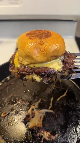 Oklahoma Fried Onion Smash Burger #burger #cheeseburger #foodtiktok 