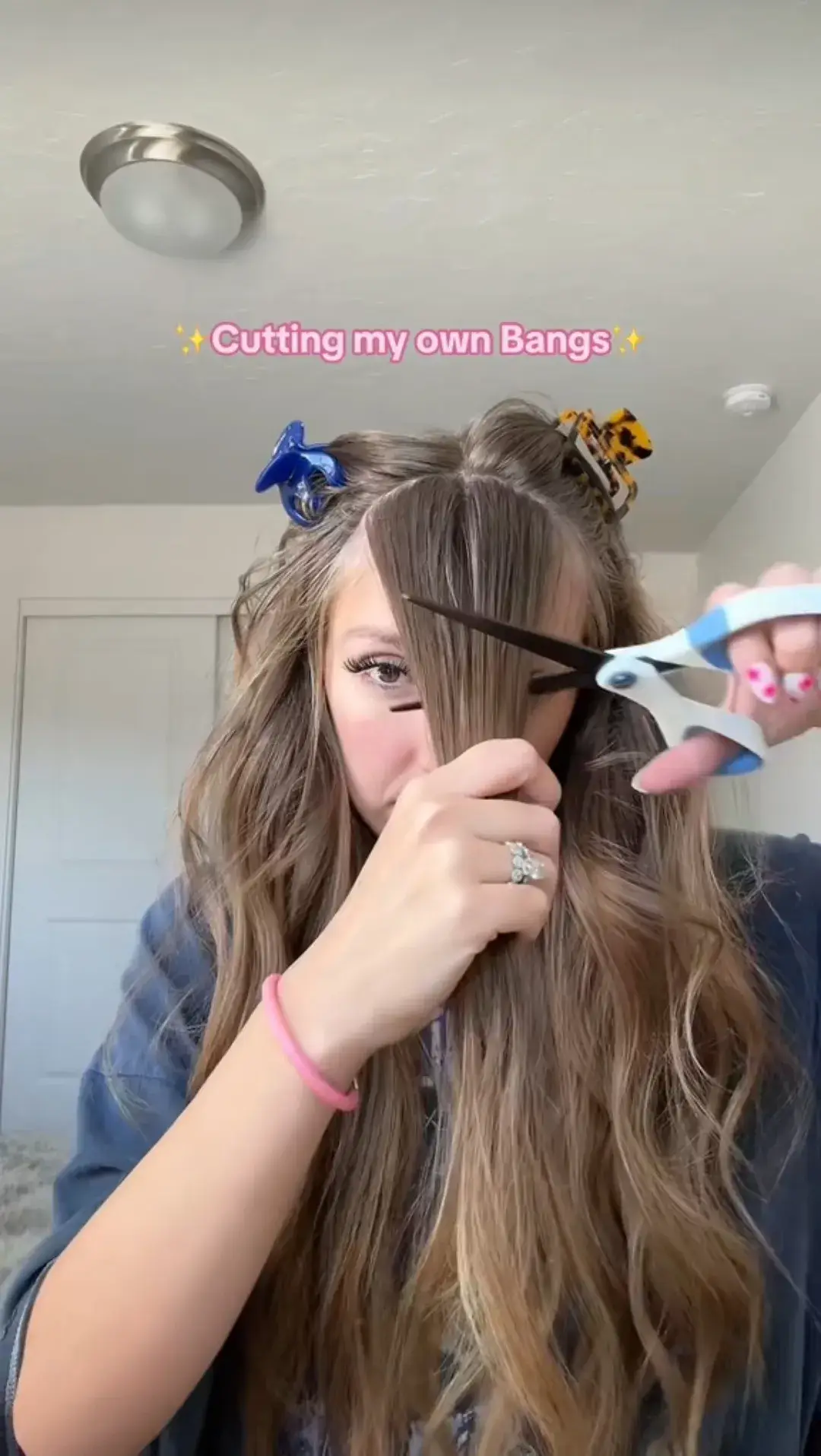 The things aunt flo encourages me to do #cuttingmyownhair #curtainbangs #cuttingmyhair #athomehaircut #probablyshouldnthave #bangs #challenge #fyp 