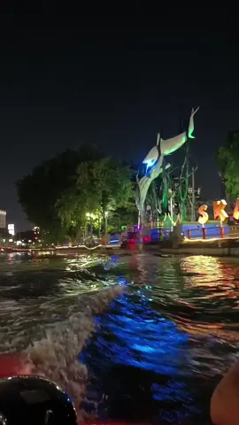 Wisata perahu kalimas surabaya, tepatnya naik di dermaga monumen kapal selam #surabaya #surabayatiktok #surabayatiktok #surabayahitz #surabayaterkini #wisatasurabaya #wisatakalimas #wisataperahukalimas #kalimas #wiasatamuseumkapalselam #monumenkapalselam #monumenkapalselam #fyp #fypシ゚viral #fypage #fyppppppppppppppppppppppp #reel #reels #reelsinstagram #reelsvideo #reels__tiktok #reelstrending #weekend #liburan #traveltiktok #traveling #hiling #hilingkitahiling 