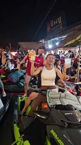 #คืนความรักให้อัมพวา #คอนเสิร์ตกลางน้ำ #ตลาดน้ำอัมพวา #หนุ่มกะลา #สิงโตนำโชค #โดดดีดง #เจ็ตสกี #seadoo #seadoo  #rxt300 #อัมพวา 