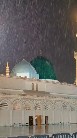 رحمت برس رہی ہے محمد کے شہر میں #haram #naat #madina #makkah  #foryou #foryoupage #trending #viral #fypシ #fyp 
