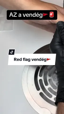 Ne aggódjatok többet nem fogom elvállani! Lányok ne féljetek ti sem nemet mondani, az ilyen vendégek NEM érdemlik meg a munkátokat!😡 (Jó mielőtt szétszednétek ez csak vicc!😆) #kormosvagyok #nails #redflags #badclient #egoist #foryou #dominiknailart #marilynailshungary #marilynails #fakesituation #fakesituation⚠️ 