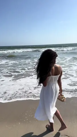 The curls were everything and more at the beach yesterday!😍🙌🏽 The ocean is so calming to look at! SURFING would be epic!!🏄🏽‍♀️🌊 However, let’s put an emphasis on look at because I don’t like not being able to see what’s around my feet!😂 Shoutout to my older brother for always being down to go to Cali with me!🫶🏽 - - - #beachhair #definedcurls #washday #washdayroutine #washdayresults #hairgrowth #naturalhair #curls #curlscurlscurls #blackgirlmagic #longhair #longhairdontcare #hairtutorial #washandgo #curlyhair #instagramreels #reelsinstagram #explore #explorepage #blackhaircare #blackhair #washandgohair #haircare #shrinkage #losangeles #california #fy 