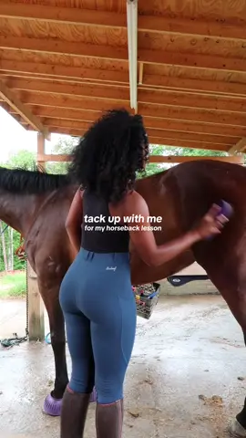 tack up with me for my horseback riding lesson 🐎  #blackequestrian #horsebackriding #horsebacklessons #horsetok #equestriantiktok #horsegirl #cowgirl #equestrian 