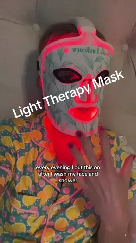 Light Therapy Mask Review! Heres to better skin 👏🏼  Disclaimer: Im not a doctor and im not giving any medical advice. Do your own research/talk to your doctor. 😎  #redlight #redlighttherapy #lighttherapy #antiaging #antiagingskincare #skincareroutine #facemask #fyp #viral #beautyhacks @luxrenewofficial 