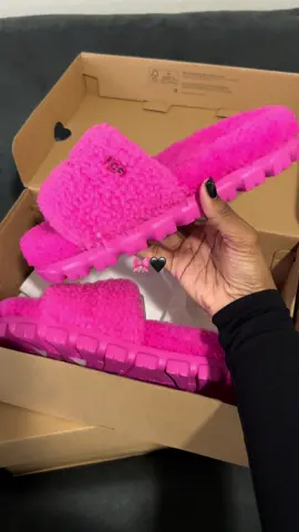 🎀🖤 #uggs #uggslippers #blackgirlluxury #blackgirltiktok #shoehaul #haul #haultok 