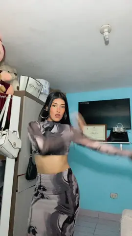 @PierinaSosaya nos enseña los pasos de esta guaracha y tu puedes seguirle el ritmo? Muestrame en los comentarios 🤪 #almabelladenilverhuarac #bailarina #Cumbia #tendencia 