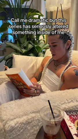 If you’ve been debating on reading A Court Of Thorns And Roses series, let this be your sign to take the plunge 🫶🏽 #fyp #BookTok #sarahjmaas #booklover #ACOTAR #ACOMAF #ACOWAR #ACOFAS #ACOSF #readersoftiktok #bookworm #bookrecommendations #fantasybooktok #feyre #rhysand #cassian #azriel #nesta #lucien #velaris #nightcourt 