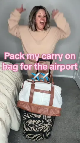 Whats in my carry on bag ✈️👜 #travel #travelbag #carryon #womenintheir30s 