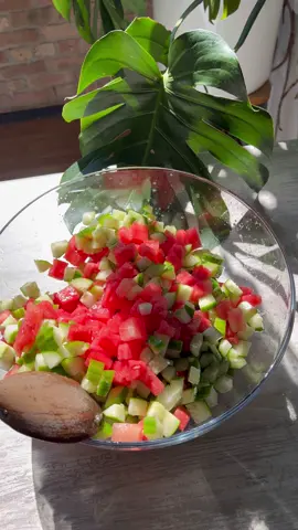 Easy summer snack 🍉  Recipe: Watermelon 🍉  Cucumber 🥒  Key limes🍋‍🟩  Celtic salt  Follow @cecilysnatural for more healthy recipes 🫶🏾 #fruit #salad #watermelon #cucumber #healthyrecipes #healthyfood 