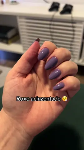 Que roxo mais chic ! 😮‍💨✨ #esmalte #unhadasemana 
