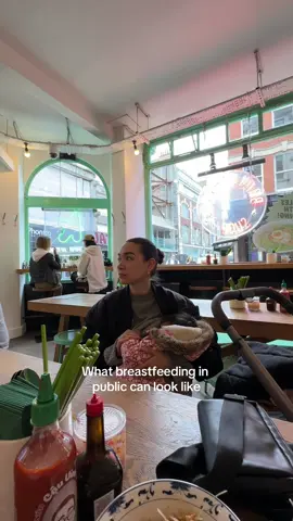 When I was pregnant I often wondered if I’d be comfortable nursing in public and turns out that yes, I would be. If my child is hungry you better believe I’m nursing then and there 😅 I know a lot of mama’s feel a bit nervous about this so I hope seeing this reassures you a little. My top tip is accessible clothes: nursing tops, crop tops, shirts with buttons or just do like me and pull your jumper up.  🤍 #firsttimemum 