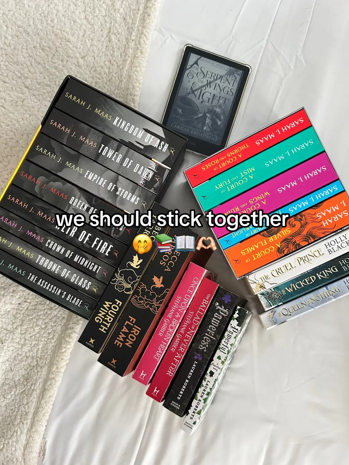 me 🤝🏻 fantasy books 🤭  #bookish #BookTok #booktoker #fantasy #birdsofafeather #fantasybooktok #fantasybookrecs 