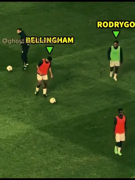Rodrygo mostra a Bellingham como usar habilidades Curta ❤️ e Me siga  ⬆️ #futbol #Rodrygo #Bellingham #dible