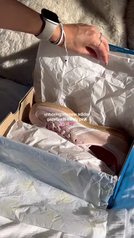 the colour I’ve been waiting for!!🌸🩰🎀 #adidasgazelle #unboxing #newshoes #sandypink #gumsole #adidas 