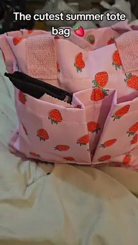 This is sooo cute for summer and holds so much more than you would think it would. I'm obsessed. I have so many. Let me know if you wanna see my whole collection 😂😂 #TTSACL #totebag #strawberrytote #summertotebag 