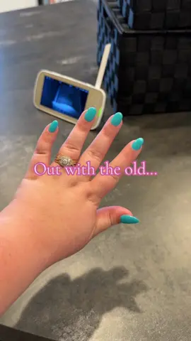 Why aren’t you doing your own nails at home yet?! 😍🙌🏻 #motherhoodunplugged #momlife #momtok #sahmtok #sahm #gelxnails #nailinspo #nails 