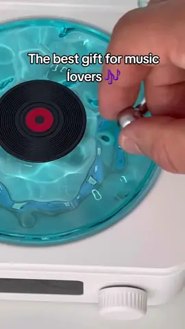 If you are a music lover, you need this Retro Waves Vinyl Shaped Speaker 🎶 You can connect your phone via bluetooth to listen to your favorite songs. The aurora borealis will create and atmosphere tou have never seen before 😍🌊🔊 #speaker #cool #TikTokMadeMeBuyIt #vinylplayer #homedecor #wavesvinyl #wow 